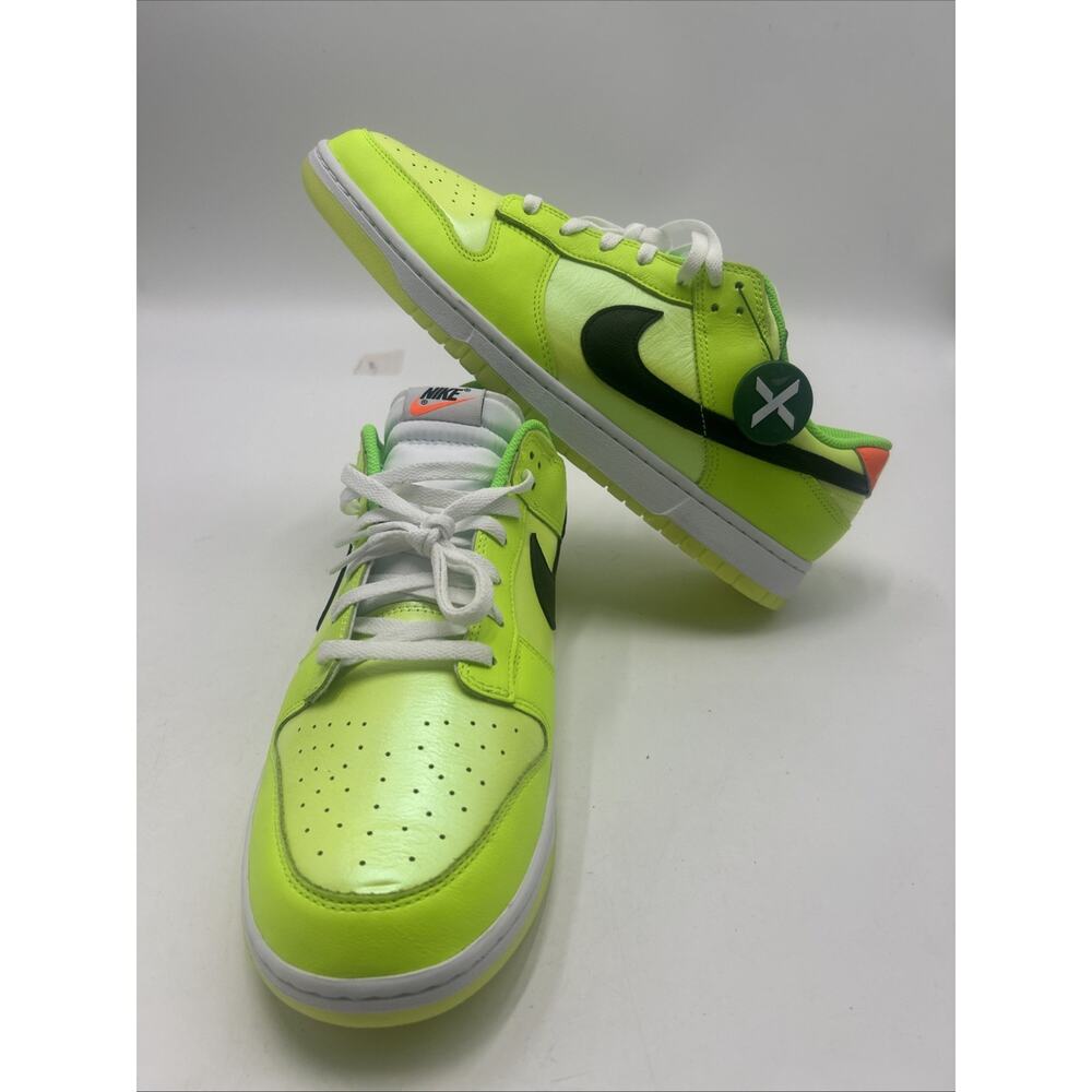Nike Men's Neon Yellow-Green Low-Top Sneakers with Black Swoosh